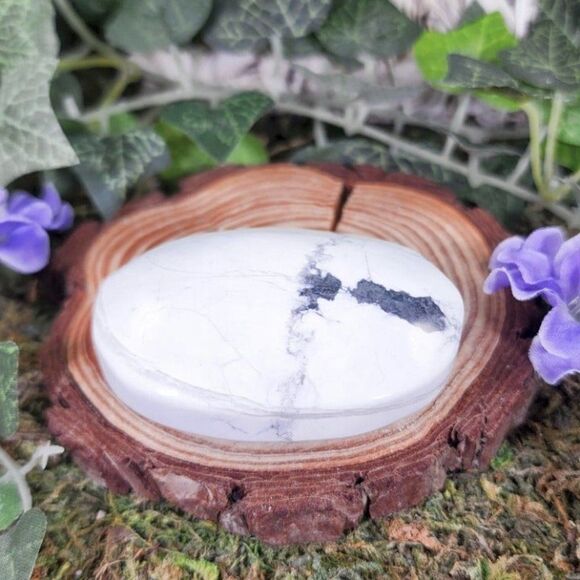 White Howlite Crystal Palm, Worry Stone #9 - Picture 1 of 3